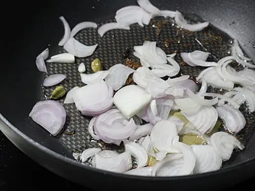 golden fried onions for carrot rice