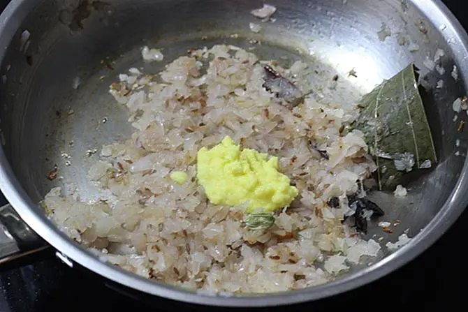 frying ginger garlic paste