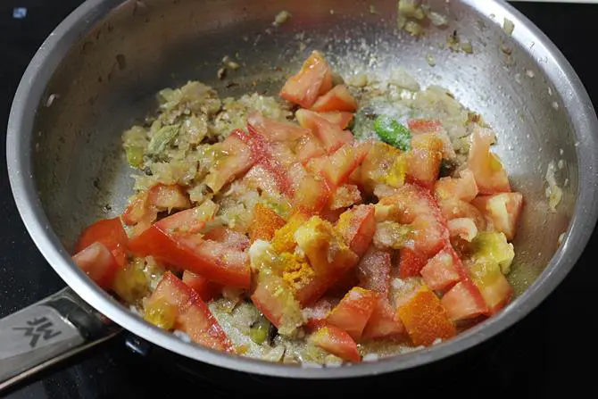 frying tomatoes