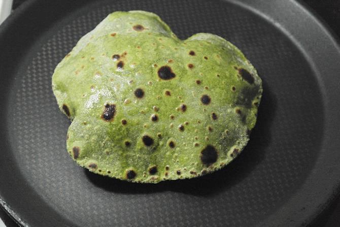 puffing ghee smeared spinach paratha