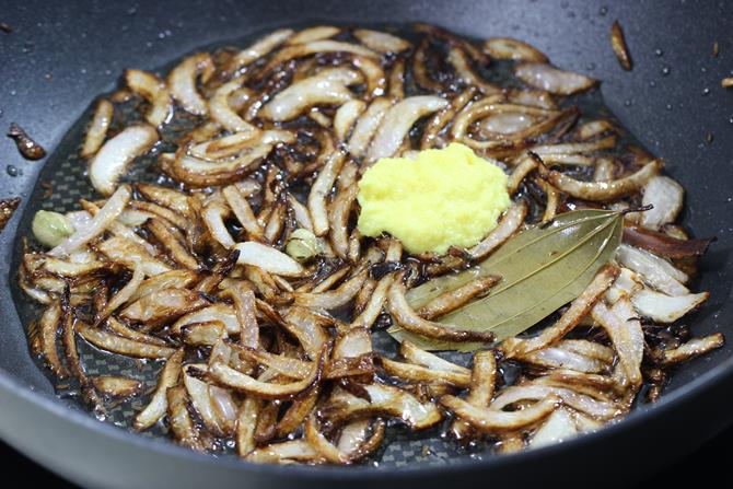 frying ginger garlic paste