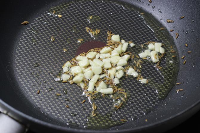 garlic and cumin in oil to make broccoli  recipe 01