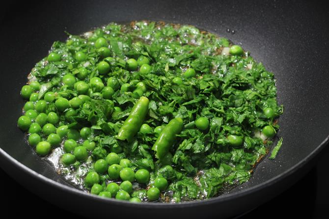 addition of chili to pan for methi rice