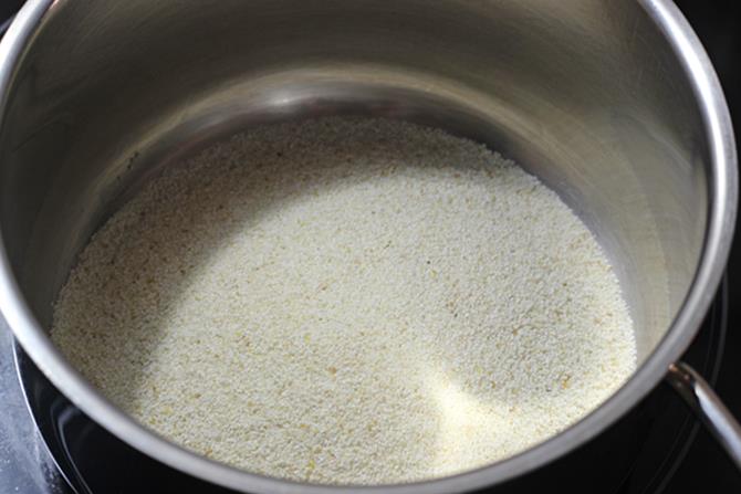 dry roasting semolina to make pineapple sheera recipe