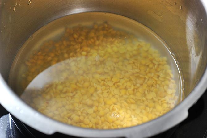 cooking lentils in cooker to make sambar oats recipe