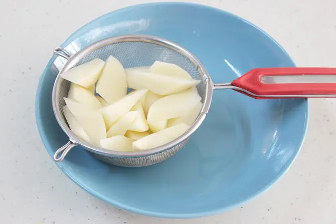 drain the boiled aloo