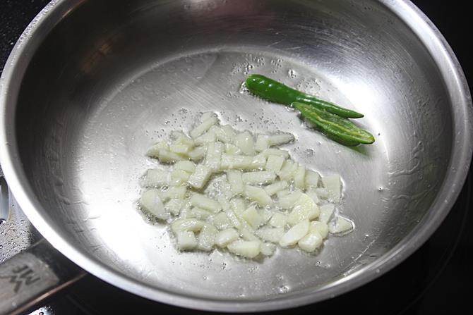 sauteing garlic in oil to make chilli potato