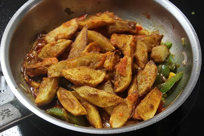 addition of chilli aloo to sauce