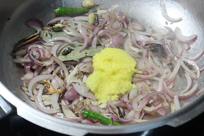 sauteing ginger garlic in oil to make veg pulao recipe