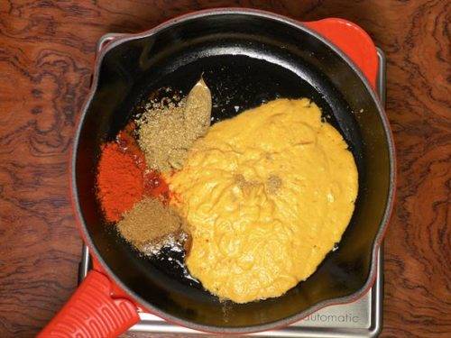 adding puree spice powders