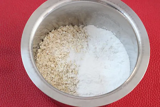 addition of ingredients to make oats uttapam