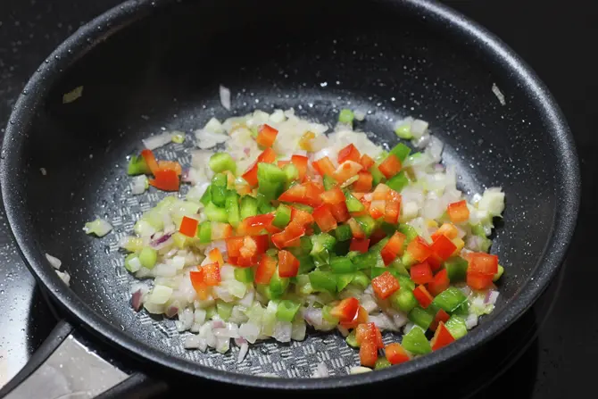 sauteing capsicums for chilli baby corn manchurian recipe