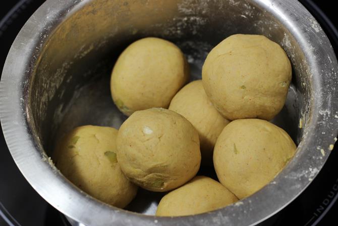 divide the dough to make dal paratha