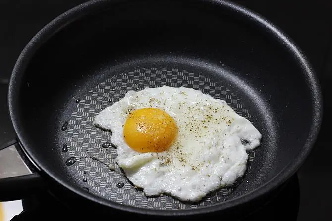 frying egg