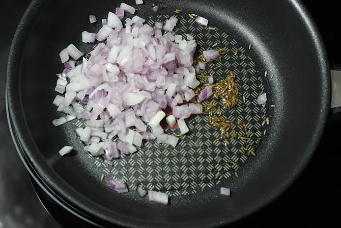 seasoning cumin for garlic paneer recipe