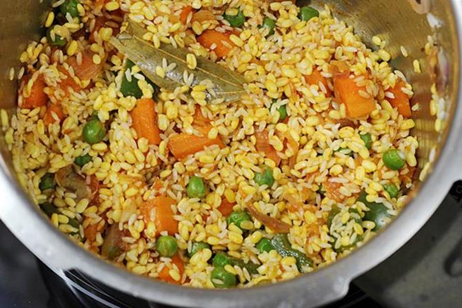 Dal khichdi recipe video  How to make dal khichdi in 