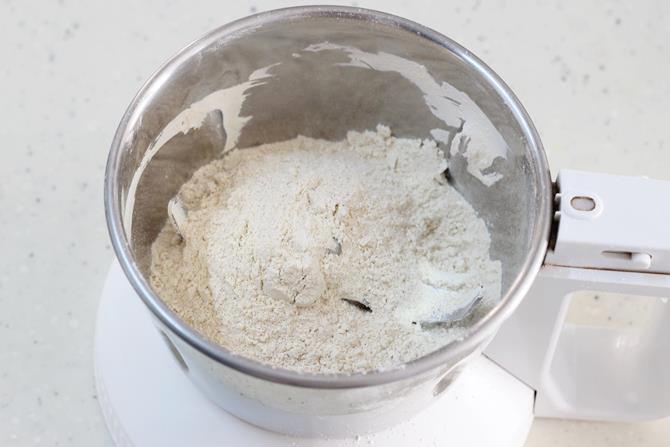 making fine flour for murukku