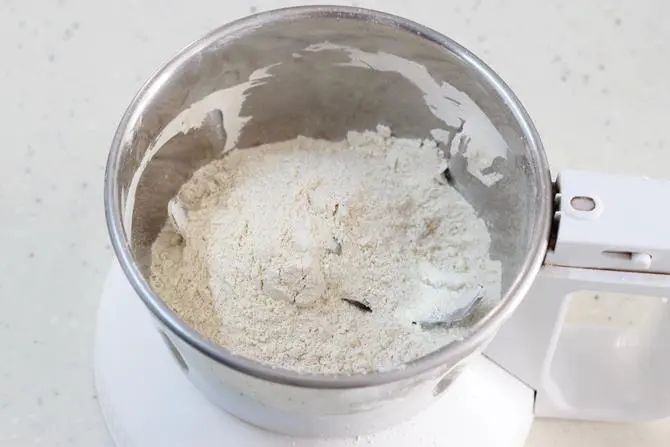 making fine flour for murukku