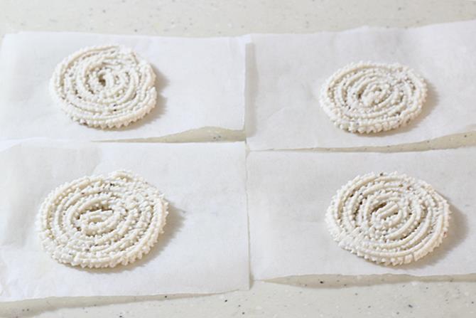 shaping spirals for murukku