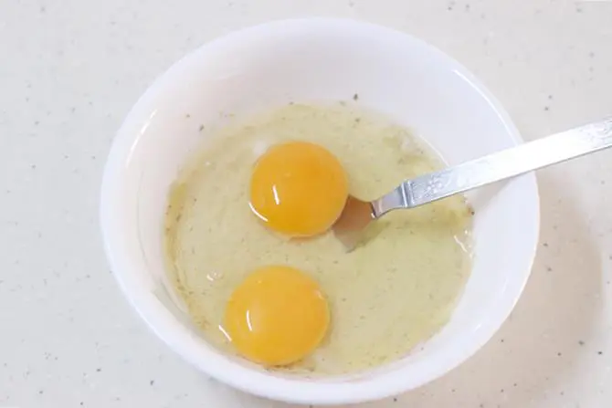 Break 2 eggs to the bowl