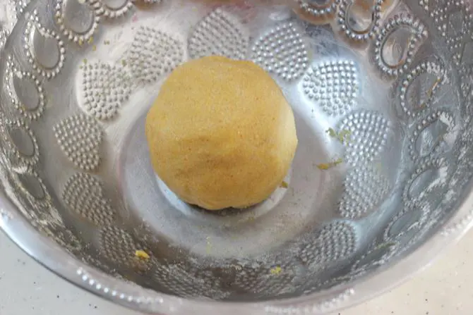 making non sticky dough for omapodi