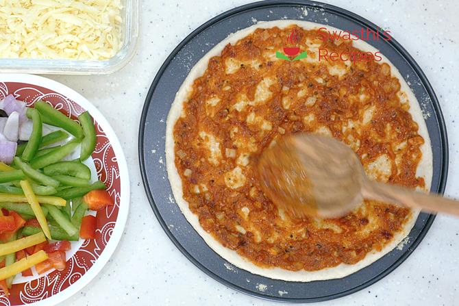 spread pizza sauce