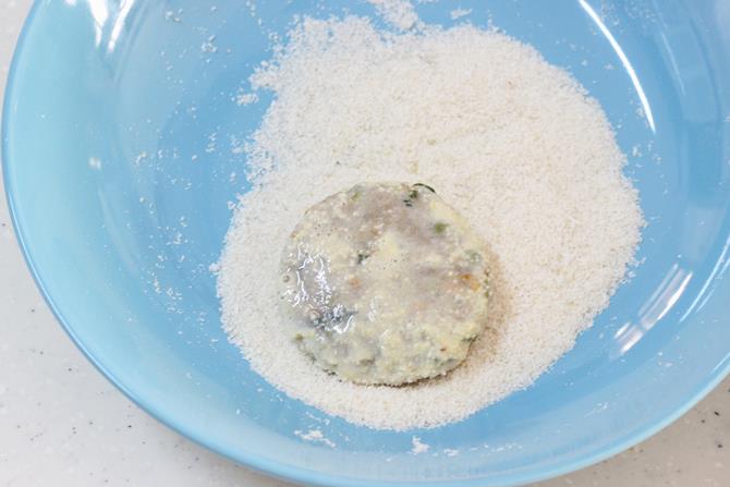 coating veg cutlet with bread crumbs