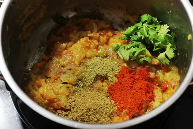 addition of spice powders for veg kurma recipe