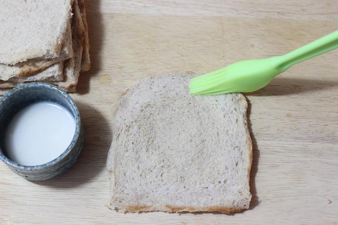 cornflour to seal paneer bread roll