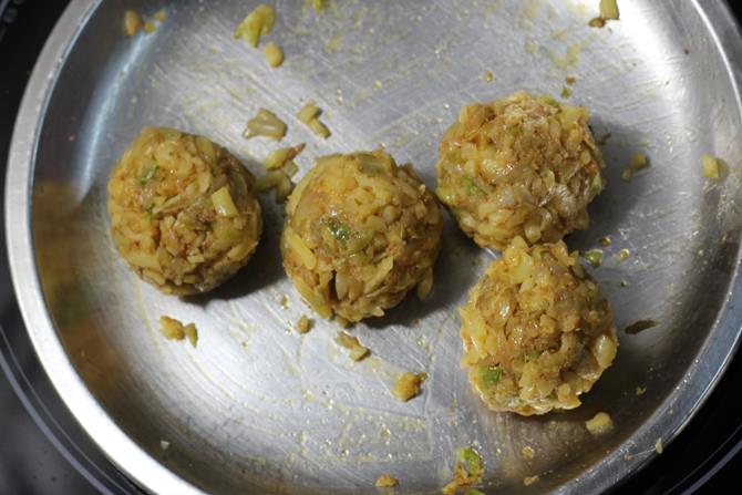 cabbage cheese paratha recipe 06