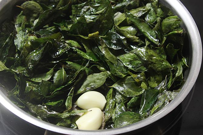 addition of garlic for karivepaku podi