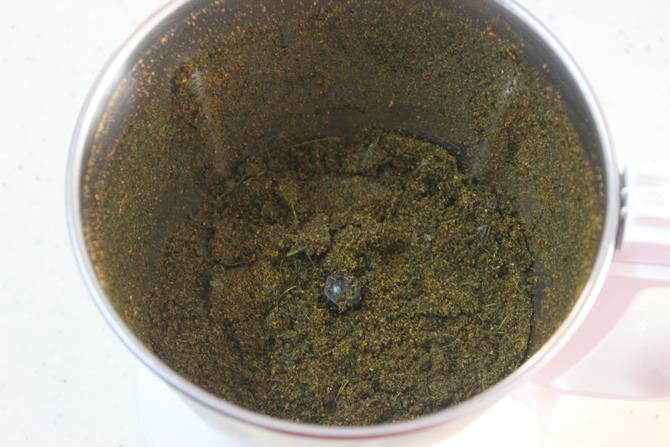 powder ingredients to make curry leaves powder