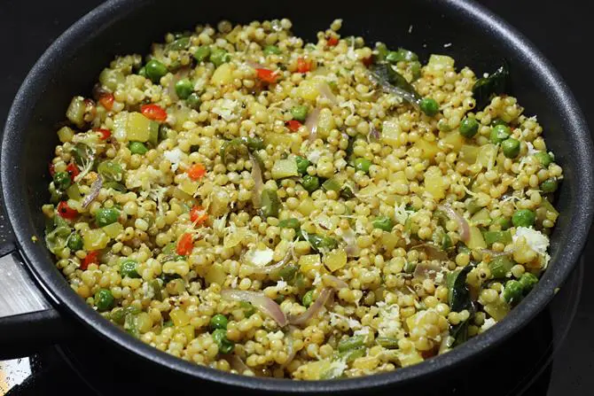 Add lemon juice and coriander leaves