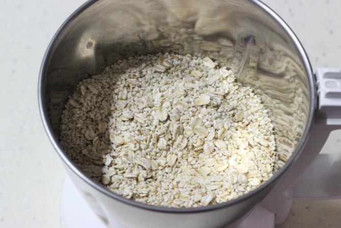 blending ingredients for oats sesame ladoo recipe