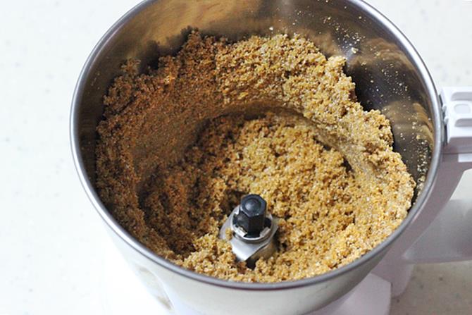 rolling balls to make oats sesame ladoo recipe