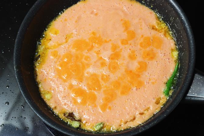 cooking puree to make makhani gravy