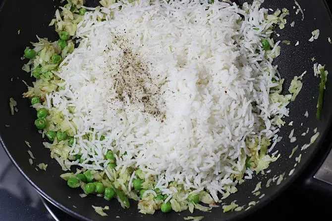Add rice, sprinkle salt