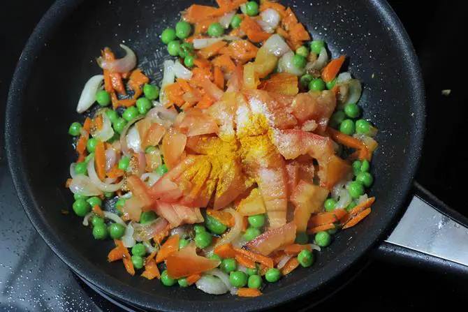 cooking tomatoes for masala oats recipe 05