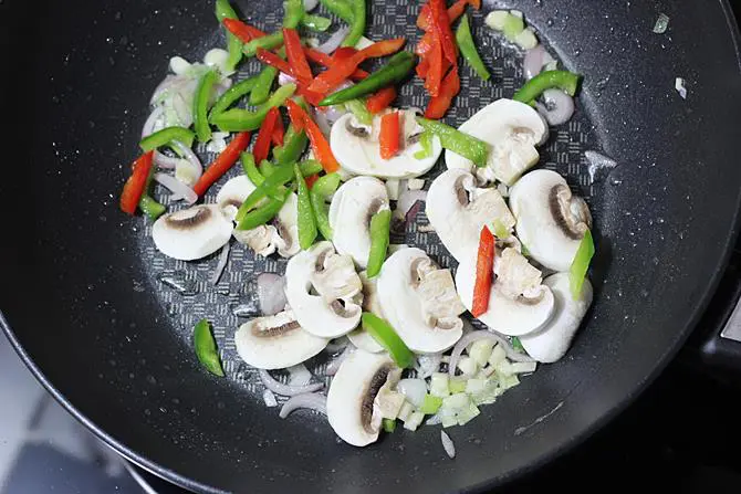 frying capsicum for mushroom fried rice recipe