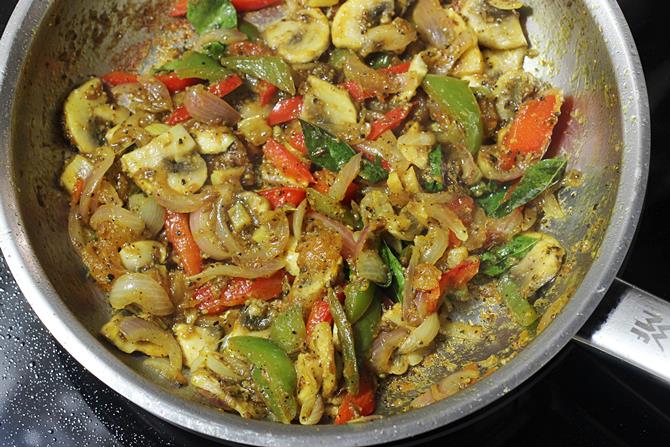 Mushroom pepper fry recipe | Easy capsicum mushroom recipe