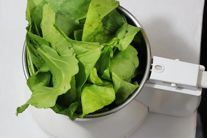 clean spinach and puree to make palak rice