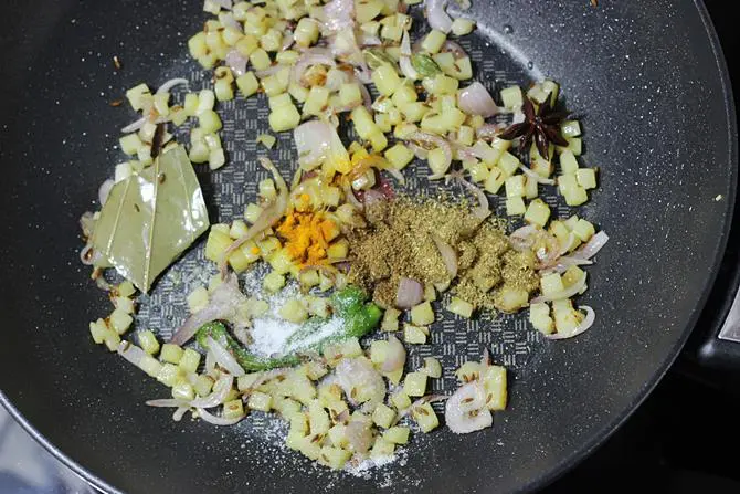 addition of spice powders for palak rice recipe