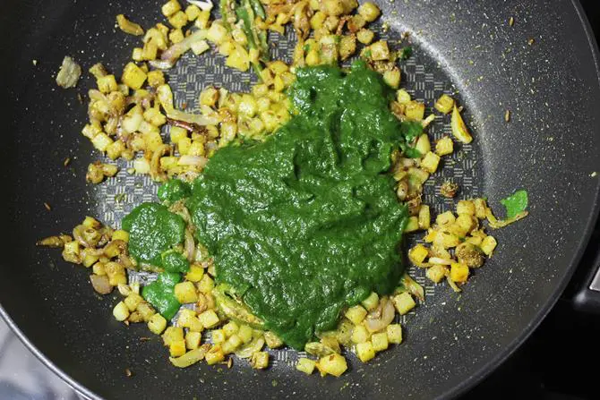 addition of puree to make palak pulao recipe