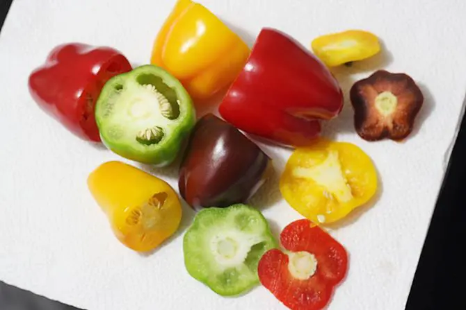 trimming top for stuffed bell peppers