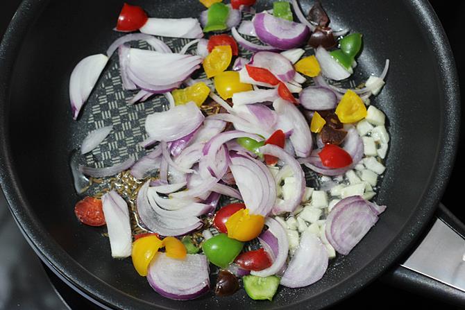 frying onions for stuffed capsicum recipe