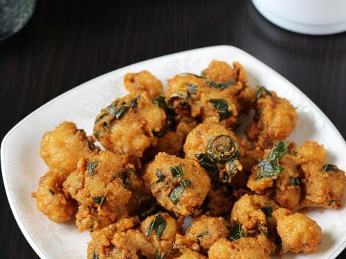 Cauliflower pakoda (Gobi pakora)