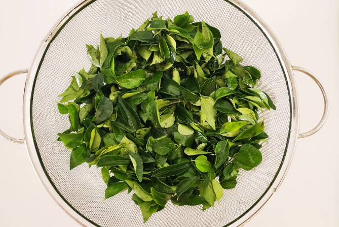 drain curry leaves