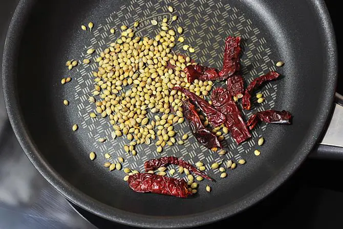 roasting chilies coriander for chettinad masala