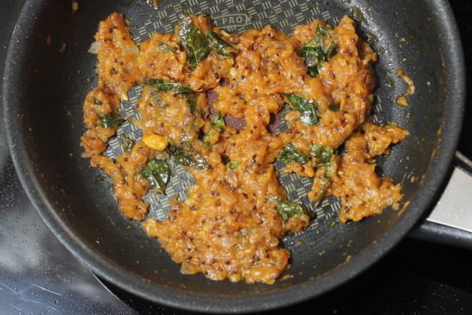 onion tomato masala for egg curry