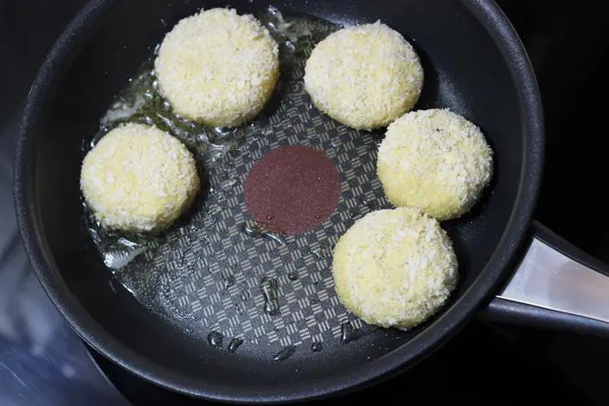 pan frying patty for chicken cutlet recipe